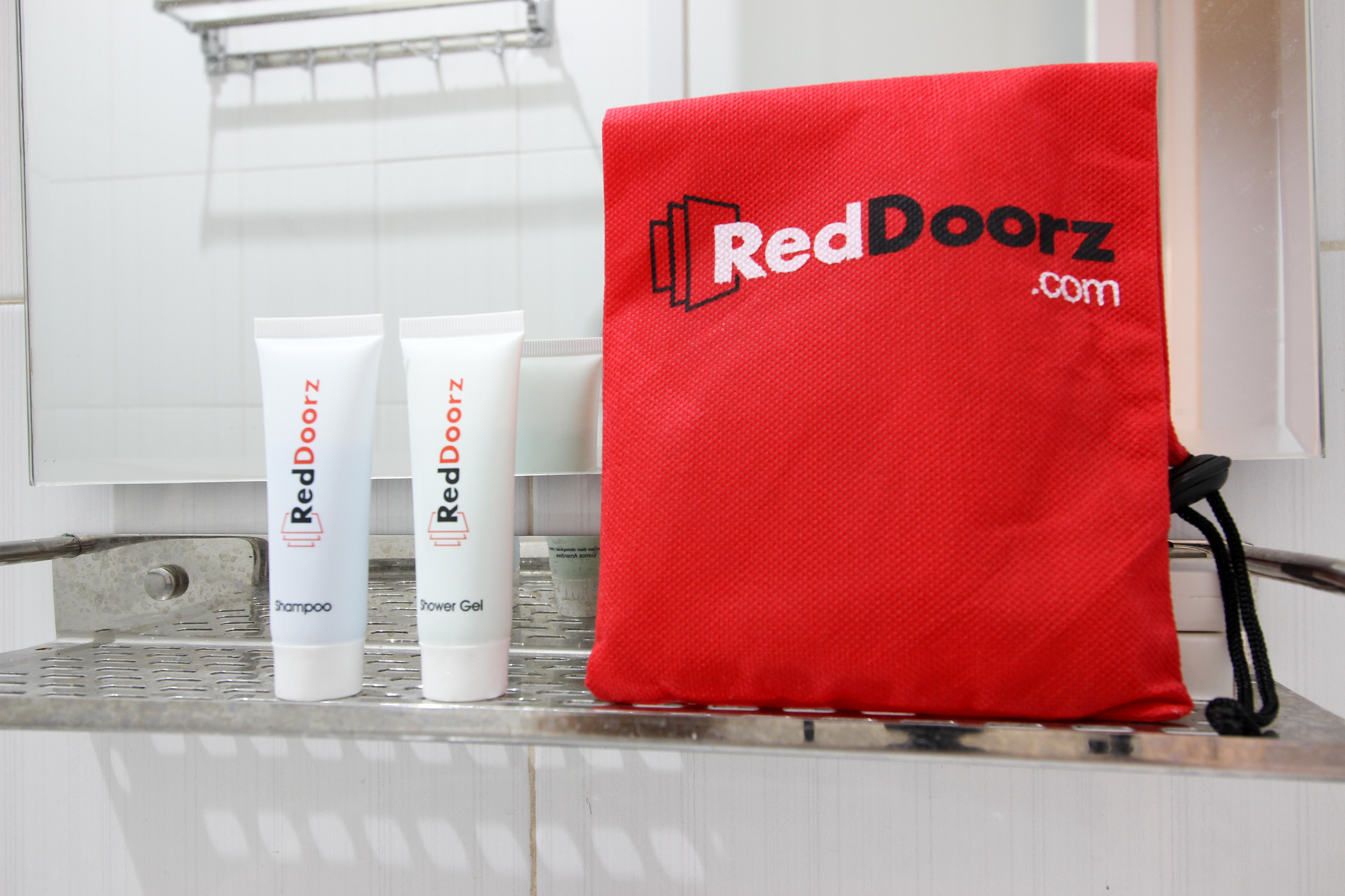 Reddoorz Plus Near Upn Jogjakarta 2 Maguwo Exterior foto