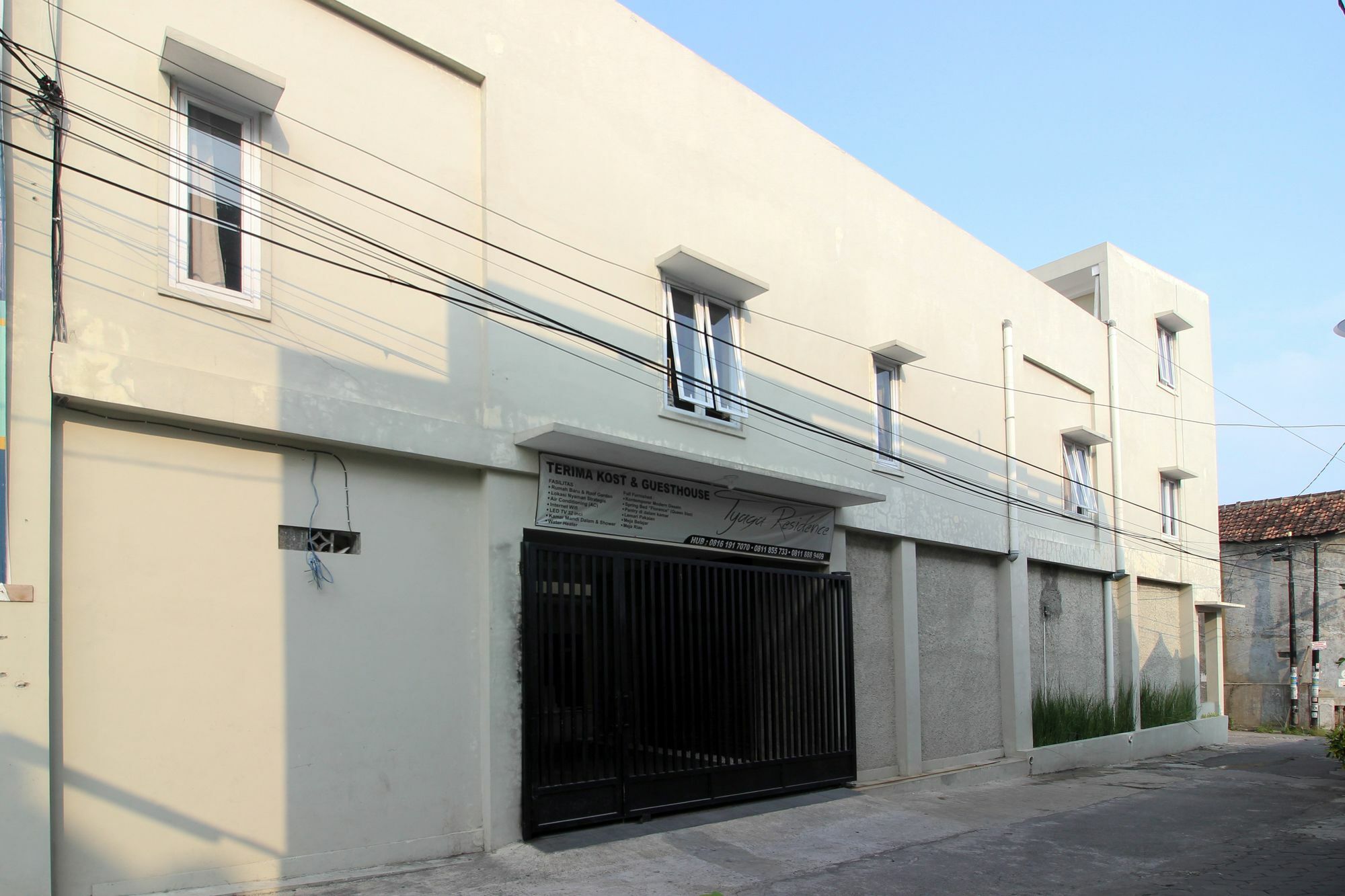 Reddoorz Plus Near Upn Jogjakarta 2 Maguwo Exterior foto