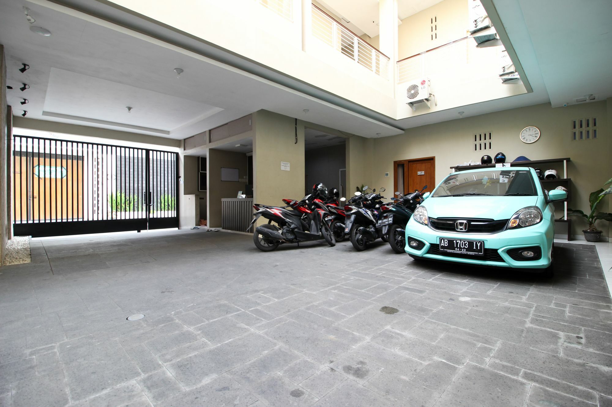 Reddoorz Plus Near Upn Jogjakarta 2 Maguwo Exterior foto
